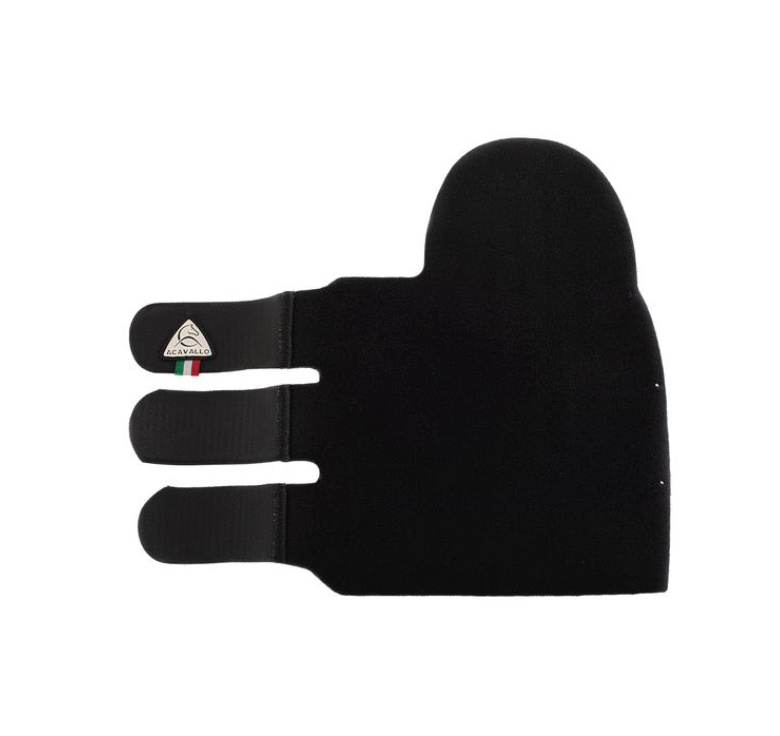 Acavallo gel tail guard with hook black