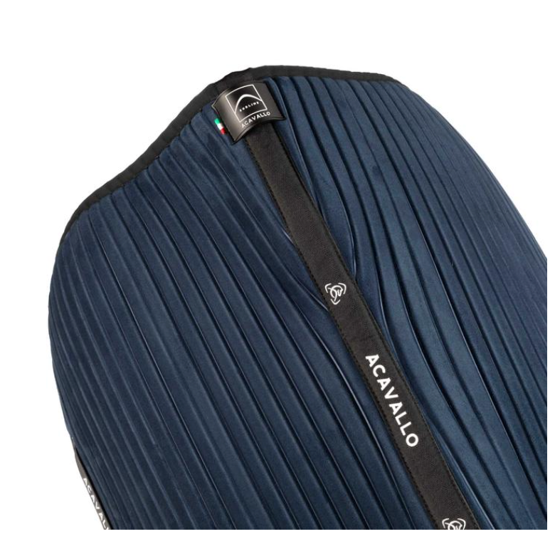 Acavallo Stripe suede jumping saddle pad Navy. In thermoformed Louvre and bamboo fibers