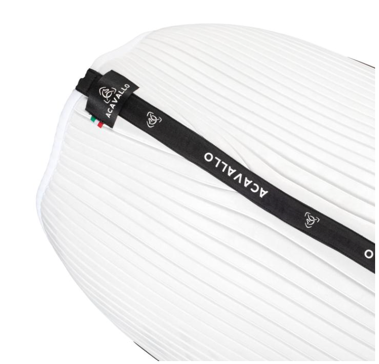 Acavallo Stripe suede jumping saddle pad White. In thermoformed Louvre and bamboo fibers