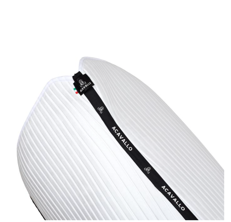 Acavallo Stripe suede dressage saddle pad White. In thermoformed Louvre and bamboo fibers